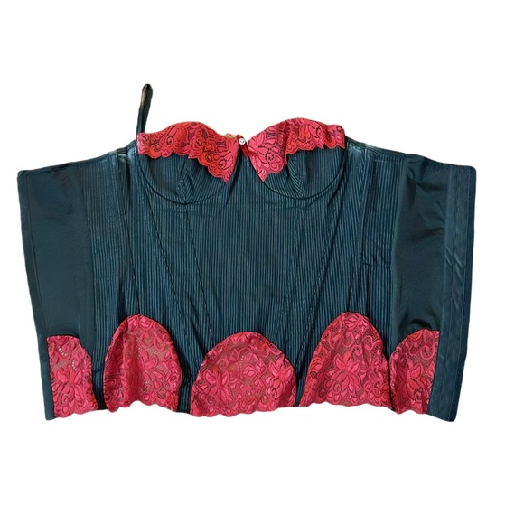 Sm Pinstripe and Red lace Corset - Picture 6 of 14